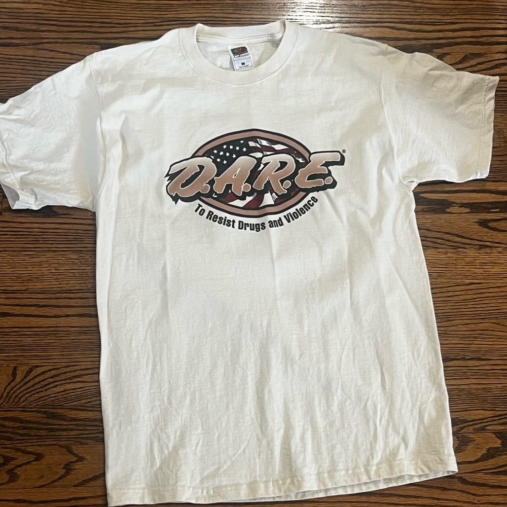 Vintage 90s DARE To Resist Drugs And Violence T-Shirt Men’s Size Large Flag